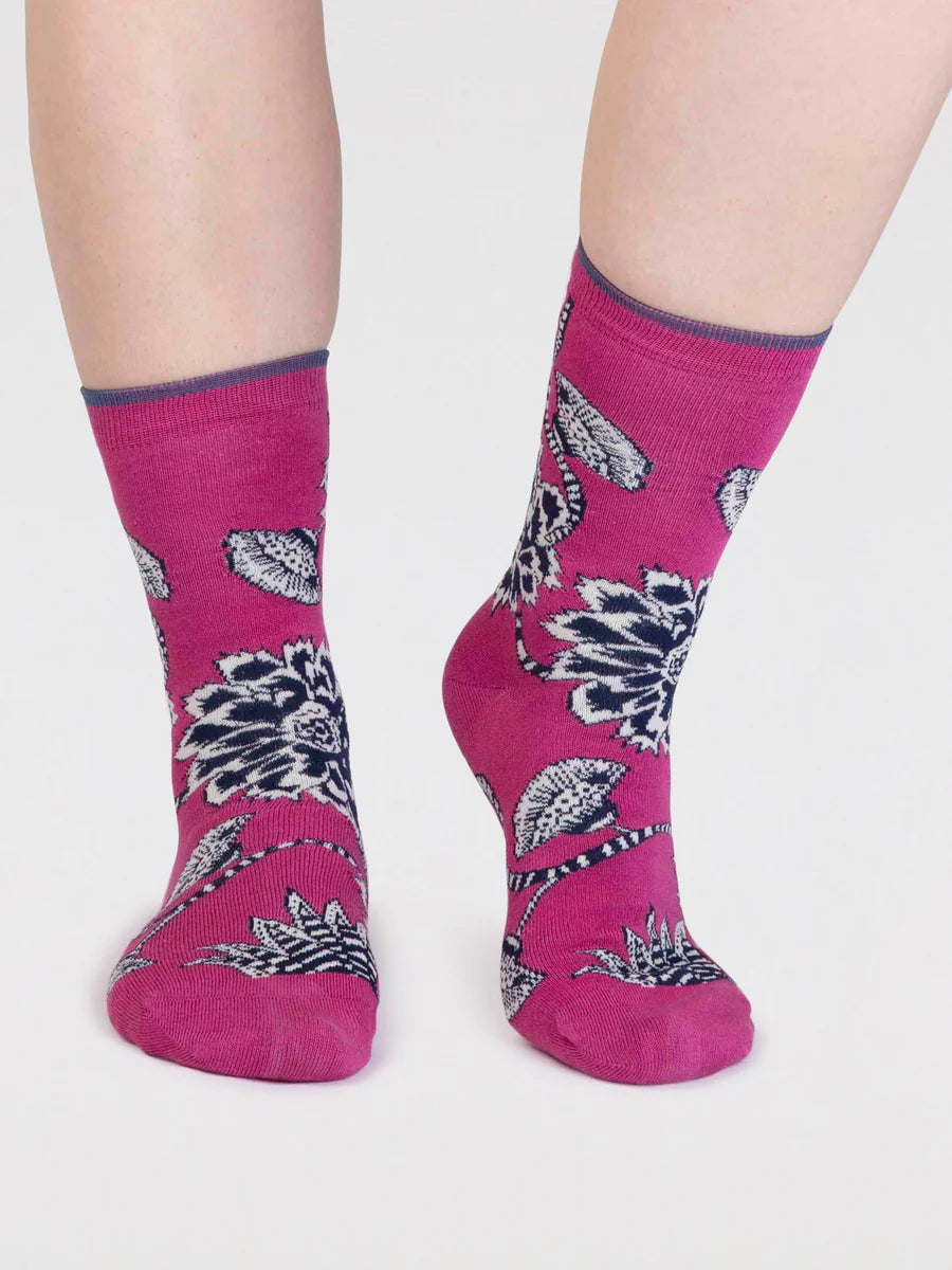 Women's Freja Organic Cotton Abstract Flower Socks - Raspberry Pink