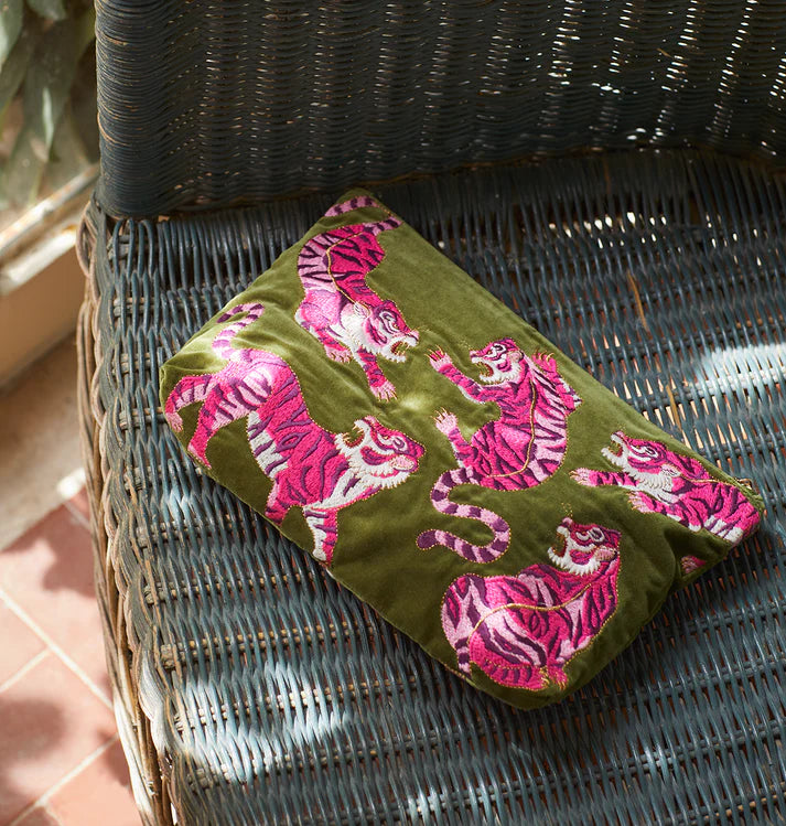 Elizabeth Scarlett Wild Tiger Everyday Pouch - Fern Green