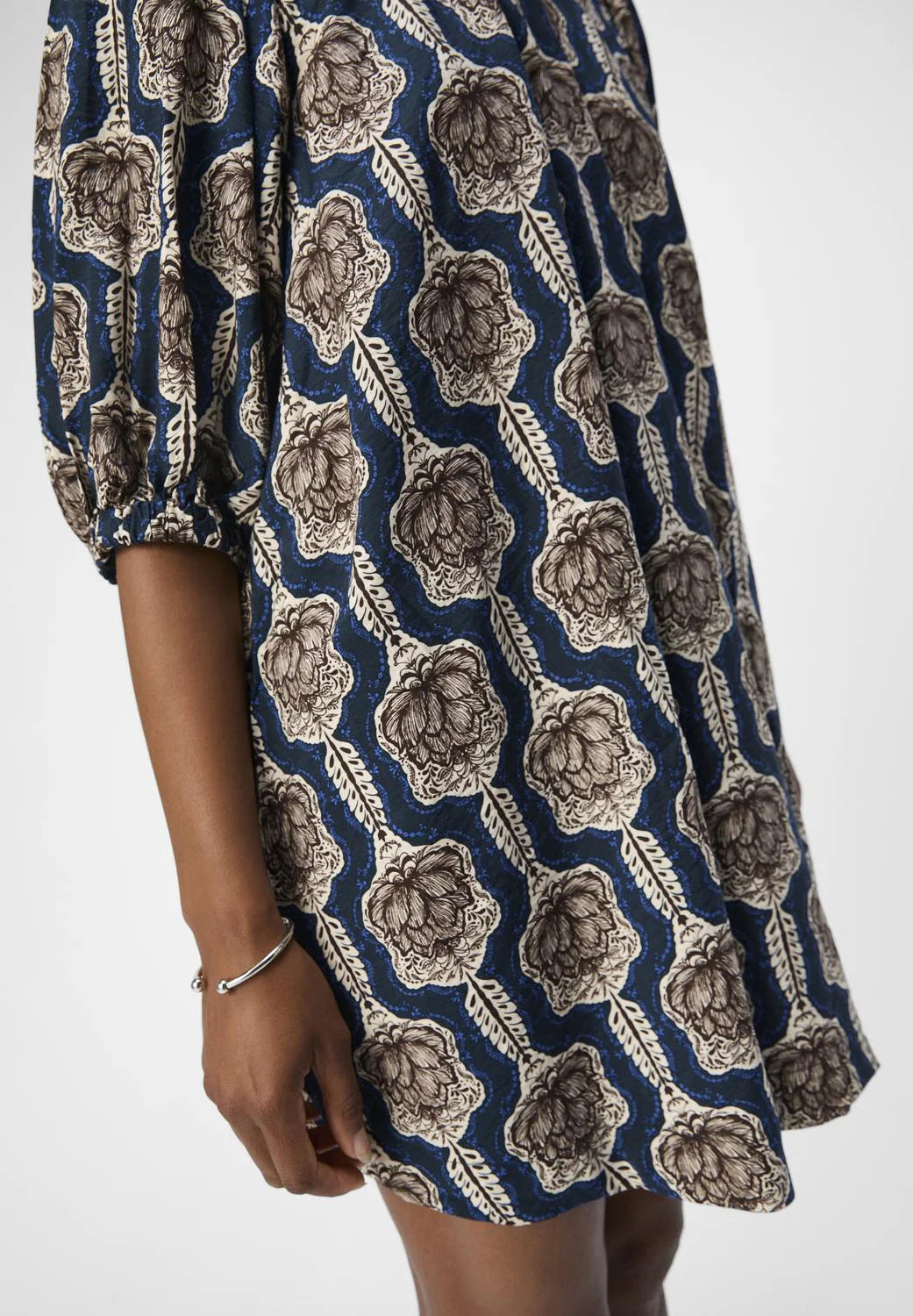 Object OBJEMMI Dress in Black/White Sand