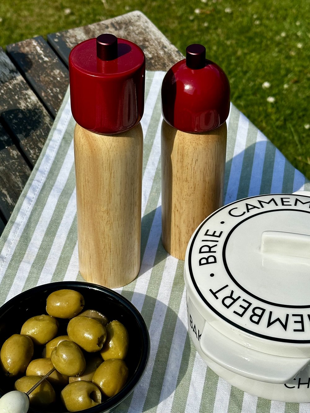 Maegen Medium Salt/Pepper Grinder - Red