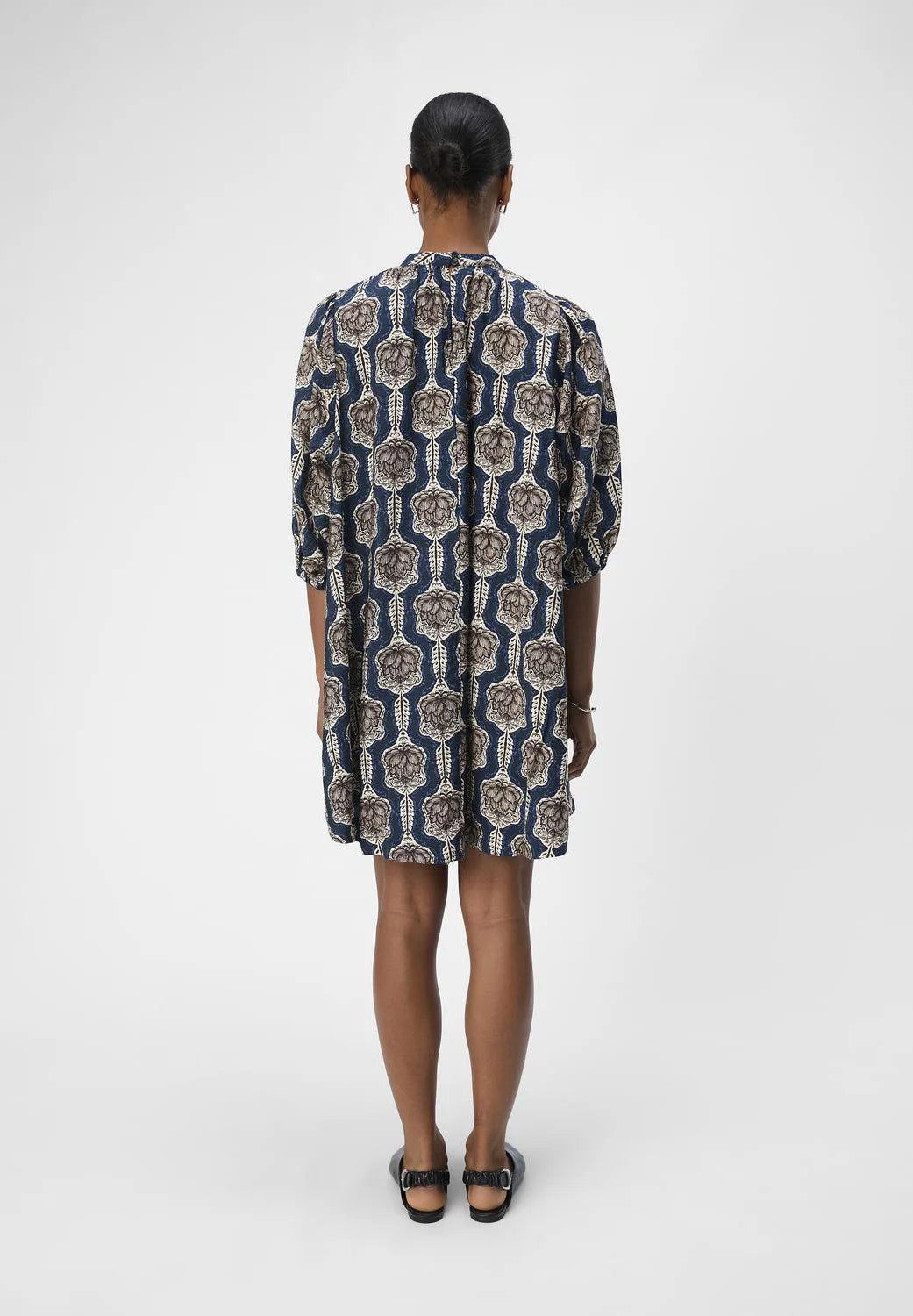 Object OBJEMMI Dress in Black/White Sand