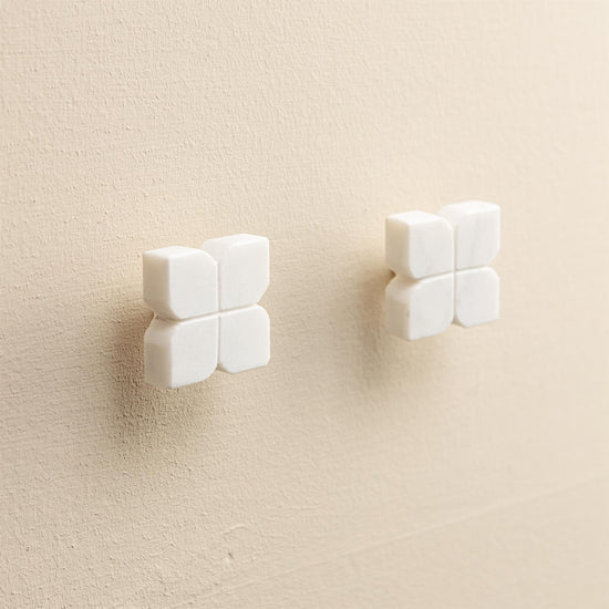 Amara White Marble Clover Drawer Knobs