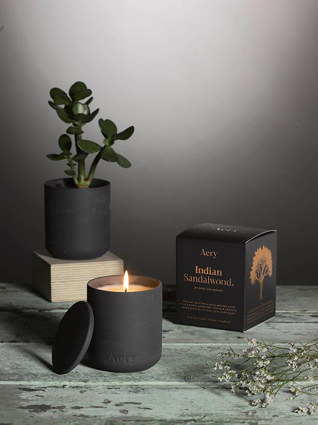 Aery Indian Sandalwood Scented Candle - Black Clay Pot